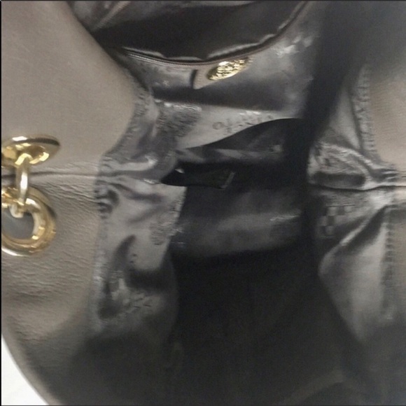 Vince Camuto toupe and metallic platinum hobo - Picture 6 of 8